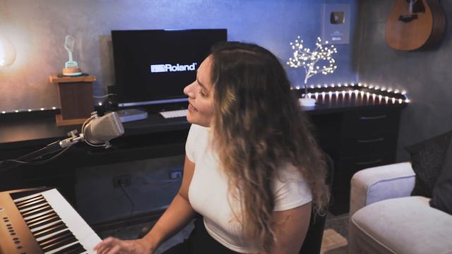 Roland FP-E50 | Flowers | Lais Yasmin смотреть онлайн