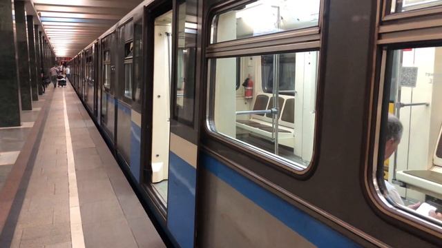 81-740/741.1 Русич На станции Преображенская площадь смотреть онлайн