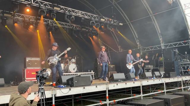 Groovy train-the farm @ the sign of times festival смотреть онлайн