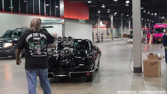 632 Blown C2 Corvette Starts up at World of Wheels Chicago смотреть онлайн