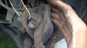 Рено Дастер 2 л.  Замена передних тормозных колодок. 2018 год.