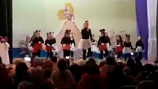 Танец "Мики-маус" на 8 марта смотреть онлайн