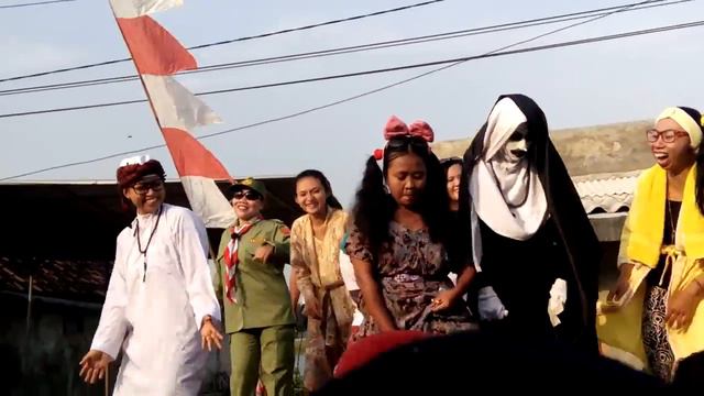 Hantu lucu смотреть онлайн