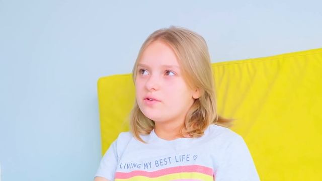 ДЕВОЧКИ РЕШИЛИ СДЕЛАТЬ ПРИЯТНОЕ ТРЕНЕРУ в Школе смотреть онлайн