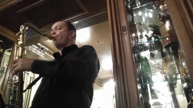 Саксофонист в ресторан и кафе - "All of me", saxophone cover смотреть онлайн