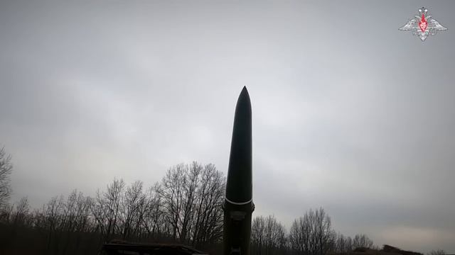 Scary!! Russian 9K720 Iskander-M Ballistic Missile: Load and Launch смотреть онлайн