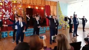 ФЛЕШМОБ мальчиков на 8 марта