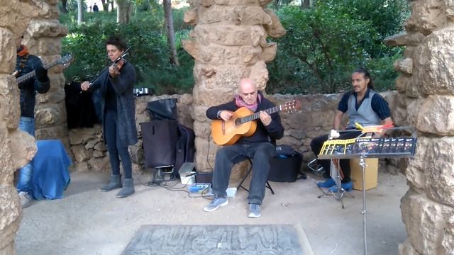 Испания, Барселона. Парк Гуэля, уличное фламенко смотреть онлайн