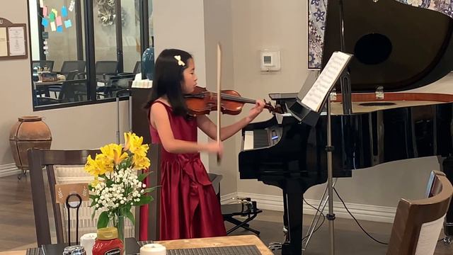 Evelyn (10) Playing Gavotte en Rondeau from Bach Partita No. 3 in E major for Solo Violin, BWV 1006 смотреть онлайн