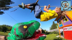 Диана и Даня, а также Папа играют в динозавров для детей. Манкиту Дети