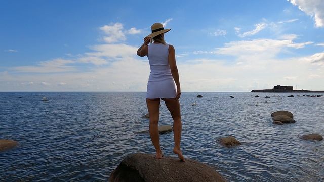 NastjaDevi | Романтическая вечерная прогулка по пляжу. Девушка на закате на берегу моря. смотреть онлайн