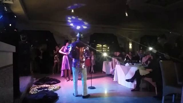 Не просто скрипка и саксофон. Очень оригинальный номер. Новогодняя ночь 2018 в ресторане Учан Су. смотреть онлайн