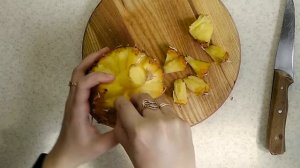 ? Лайфхак как почистить ананас дольками