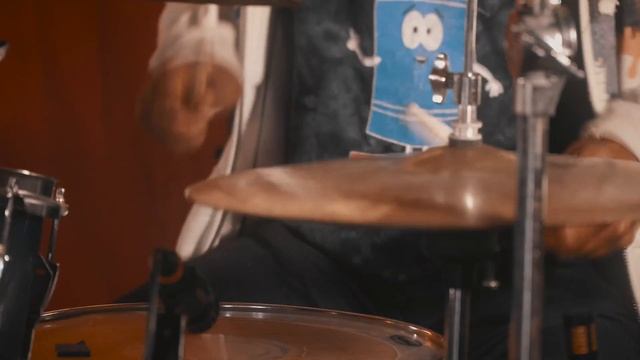 BASS GROOVE = COSMIC PANIC смотреть онлайн