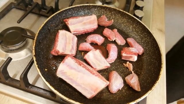 КАРТОШКА С МЯСОМ В ГОРШОЧКАХ! Готовлю такое блюдо в духовке очень часто. Получается великолепно! смотреть онлайн