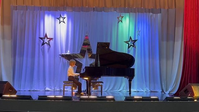 Павел Зиннер - Бах маленькая прелюдия C-moll, Гайдн Соната G-dur 1 часть.