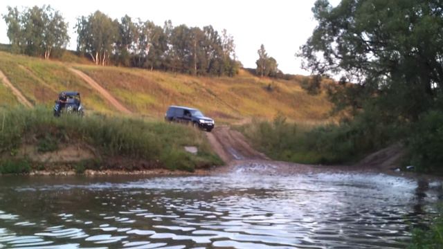 Mitsubishi Pajero IV 3.2 DI-D crossing the river смотреть онлайн
