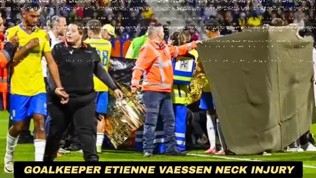 RKC Waalwijk - Ajax suspended after goalkeeper Etienne Vaessen Injury collision with Brian Brobbey смотреть онлайн
