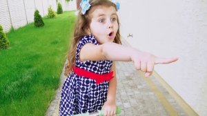 Милана учит буквы и алфавит