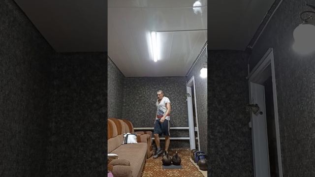 Тренировка с гирями 24кг+24кг. Короткие подходы: 16, 9,10, 10, 10, 10. (19.11.2023) смотреть онлайн