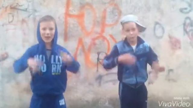 Школьники дергаются под музыку. смотреть онлайн
