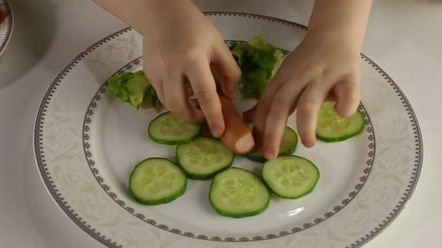 Помидорки - яблочки. Яблонька из огурцов. Готовим детям вместе. смотреть онлайн