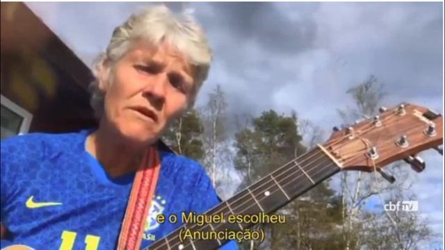 Pia Sundhage assume piano e toca Anunciação, de Alceu Valença, para a seleção brasileira смотреть онлайн