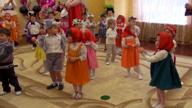 Танец–игра с клубочками. 2 мл. гр. смотреть онлайн