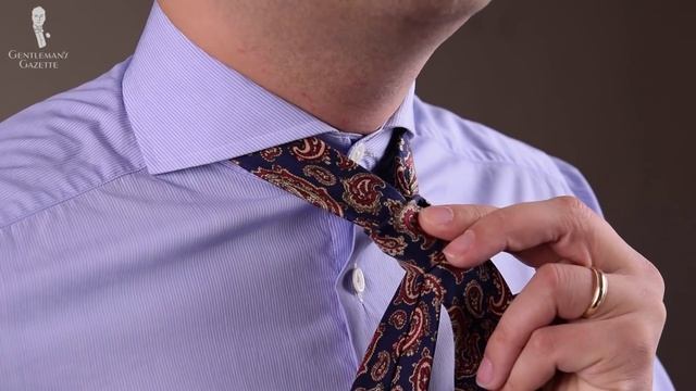 How to Tie a Windsor Knot, Full Windsor, or Double Windsor & What To Avoid смотреть онлайн