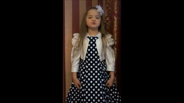 Страна читающая — Кира Попова читает произведение «Стрекоза и Муравей» И. А. Крылова смотреть онлайн