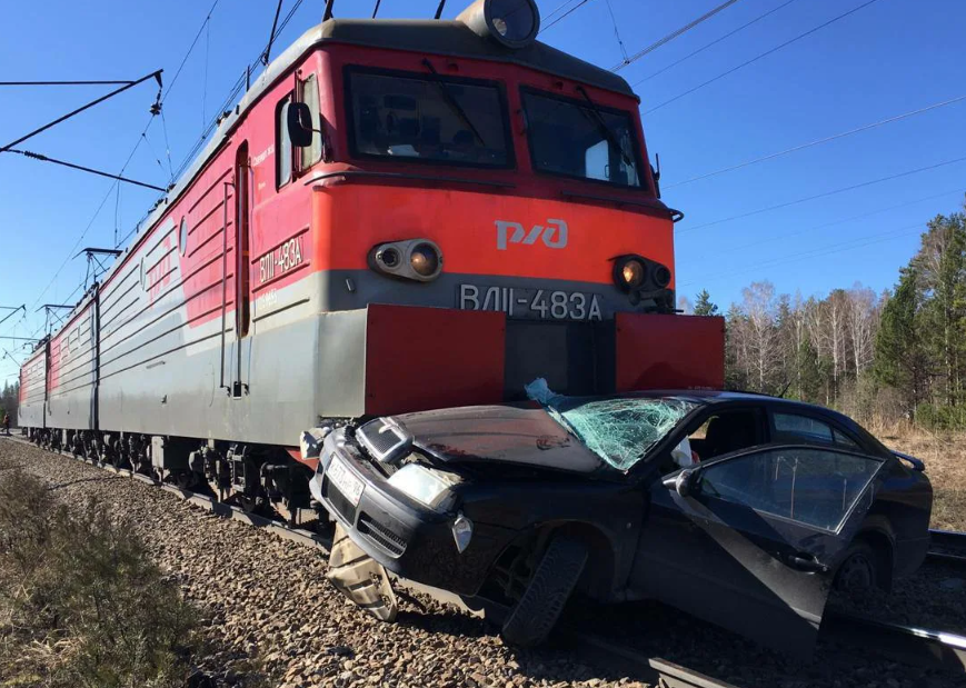 ЖЕСТЬ! Аварии на железнодорожном переезде. смотреть онлайн