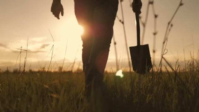 This Farmer Discovered Something Weird Under His Corn Field смотреть онлайн