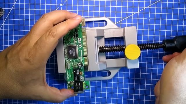 Мини тиски для станины и зажима печатных плат смотреть онлайн