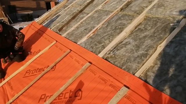 ДВУХСКАТНАЯ КРЫША НА БАНЮ, ПРИСТРОЙКА К БАНЕ, УТЕПЛЯЕМ КРЫШУ ПО СКАТАМ, МЕТАЛЛОЧЕРЕПИЦА 2 Часть смотреть онлайн