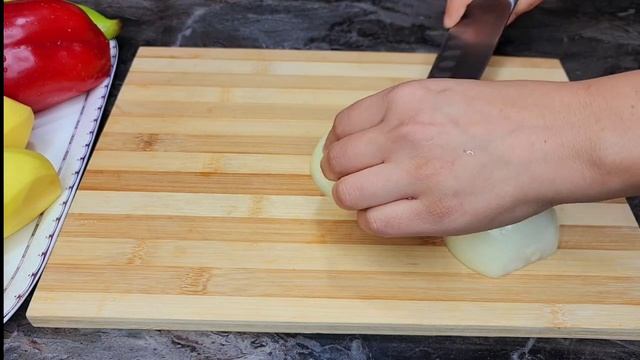 Я научил всех своих друзей готовить куриные ножки лучше, чем в KFC! Курицы с картошкой смотреть онлайн