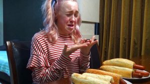 Алиса СОЖРАЛА НАШЫ ХОТ - ДОГИ!!