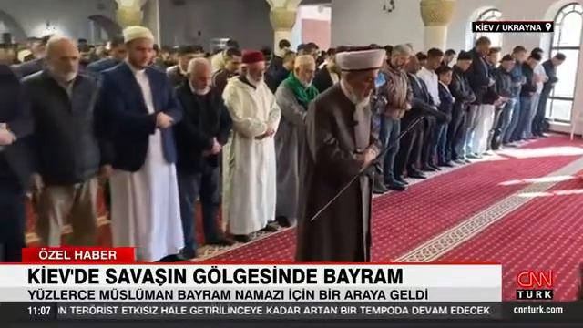 Ма щаа Аллáh💖Мусульмане Украины не смотря на обстановки не оставили Праздничный Намаз 🎊✨✨ смотреть онлайн