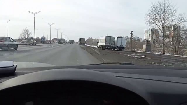 крайняя правая на м7 всегда свободнее... Челны. смотреть онлайн