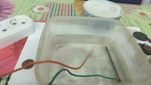 Чистка монет в домашних условиях с блок питанием на 9v. смотреть онлайн