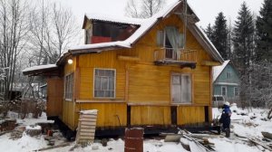 Подъем дома домкратами и замена фундамента на винтовые сваи ГЛАВ-СВАИ СПб под Новый Год зимой