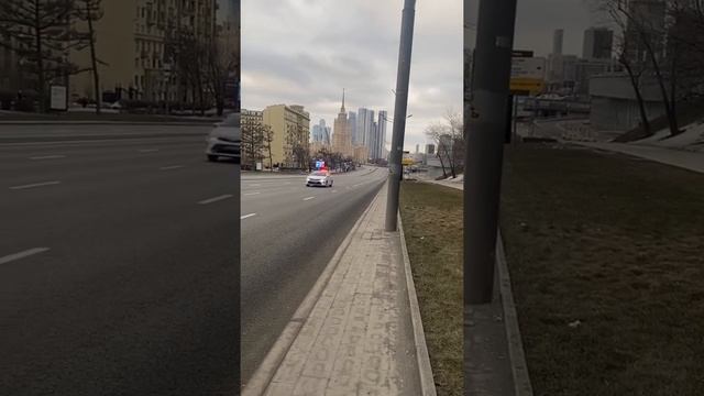 Перед проездом кортежа президента?????? смотреть онлайн