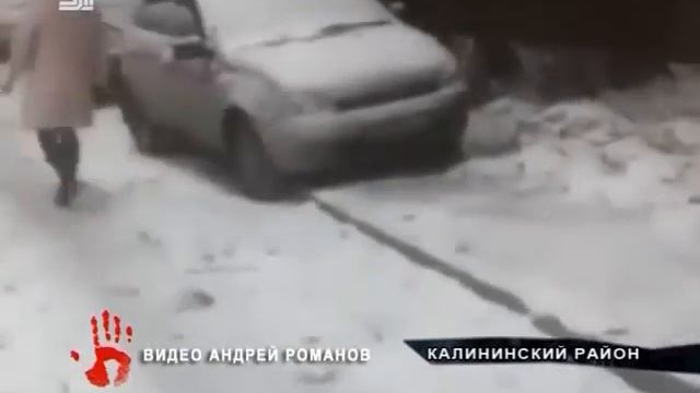 Автомобиль заблокировали мусорными баками в Магнитогорске смотреть онлайн
