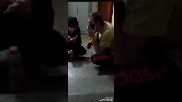 Спившийся гопник понтуется перед камерой смотреть онлайн