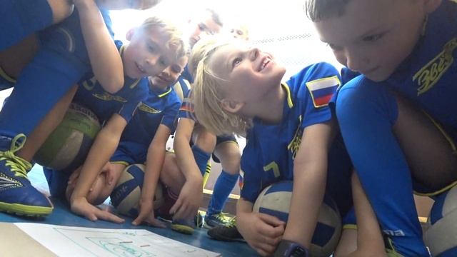 Игра: "Футбольные загадки" (НАПИШИТЕ СВОЙ ВАРИАНТ ОТВЕТА В КОММЕНТАРИЯХ) смотреть онлайн