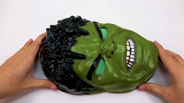 ДЛЯ МАЛЫШЕЙ ! l Вырезка маски радужного Халка из кинетического песка ASMR