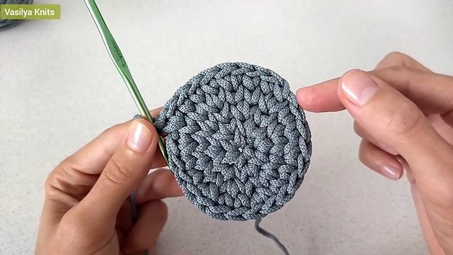 Как связать корзинку вазу крючком / Корзинка из пряжи / Ваза крючком смотреть онлайн