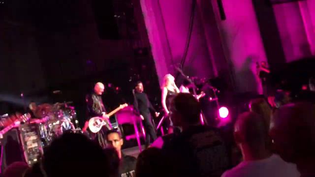 Smashing Pumpkins, Courtney Love, Peter Hook & Davey Havok - “Love Will Tear Us Apart” PNC Bank Art смотреть онлайн