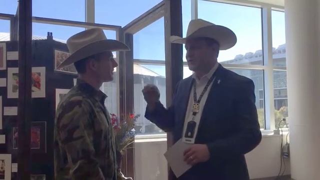 Johnny Holloway interviewing Joel Cowley President & CEO of Houston Livestock Show and Rodeo смотреть онлайн