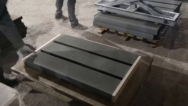 Сборка тротуарных бордюров клещевым захватом смотреть онлайн