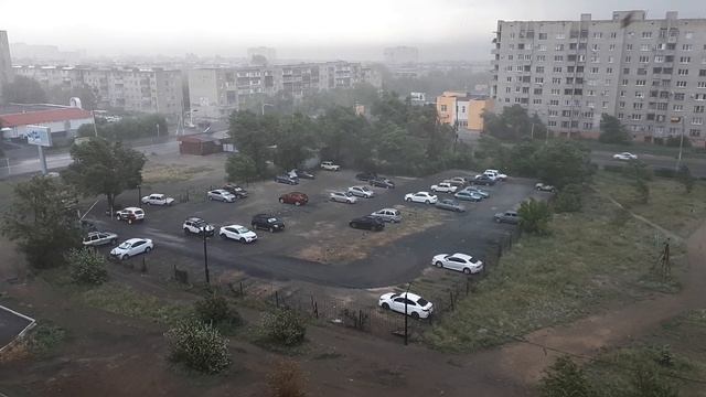Шквал и ливень в Новотроицке (вид из окна) 23.07.21г. смотреть онлайн